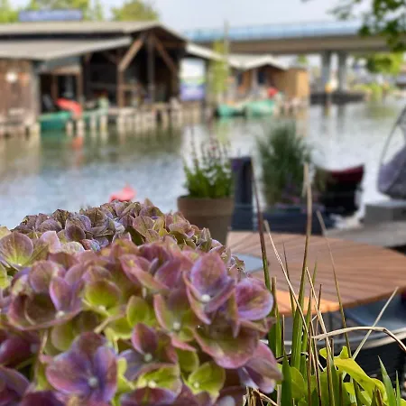 & Restaurant Fackelgarten Plau Am