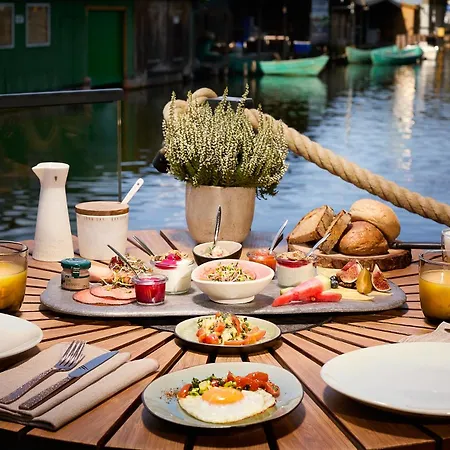 & Restaurant Fackelgarten Plau Am