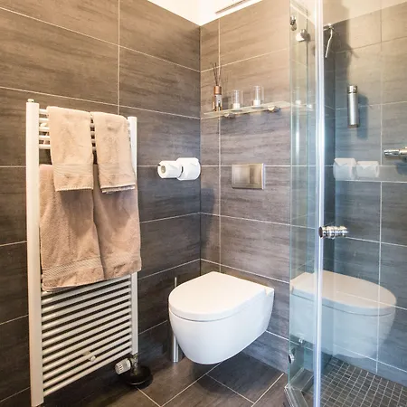 & Restaurant Fackelgarten Plau Am 3*