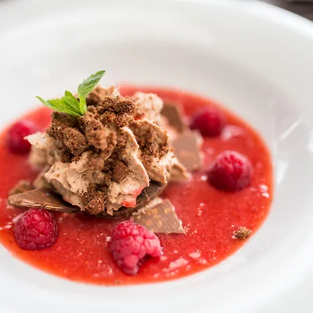 & Restaurant Fackelgarten Plau Am 3*