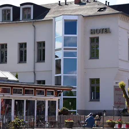 & Restaurant Fackelgarten Plau Am بلاو ام سي