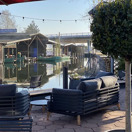 & Restaurant Fackelgarten Plau Am بلاو ام سي