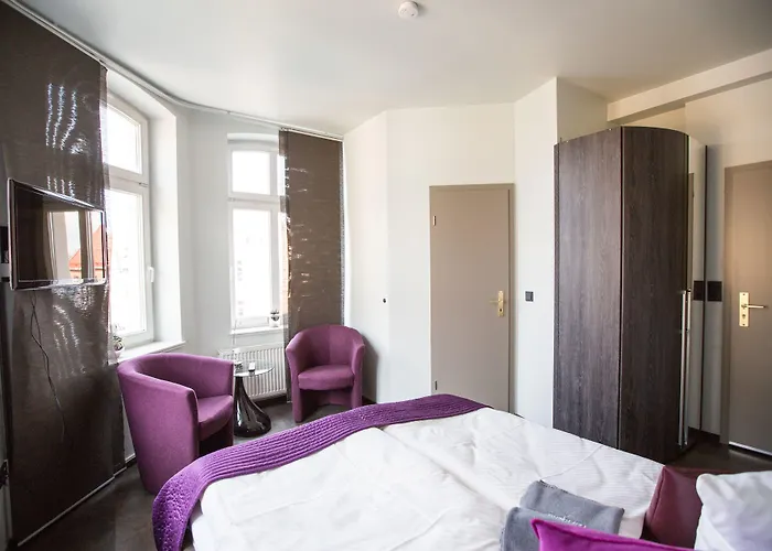 & Restaurant Fackelgarten Plau Am 3*