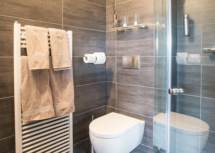 & Restaurant Fackelgarten Plau Am 3*